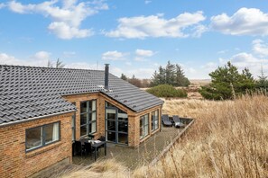 Exterior - Lovely holiday home with hot tub and sauna near Søndervig (Ringkøbing)