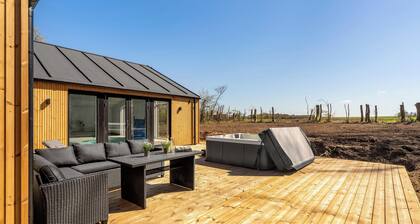 Luxury pool house for 20 people with activity room and 6-person outdoor spa