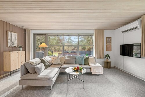Modernized holiday home in quiet surroundings around Søndervig