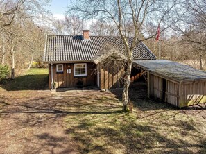 Exterior - Lovely holiday home with wilderness bath, near the water. (Hurup Thy)