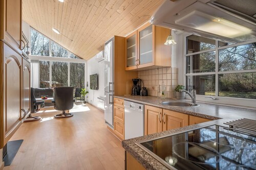 Lovely holiday home with wilderness bath, near the water.