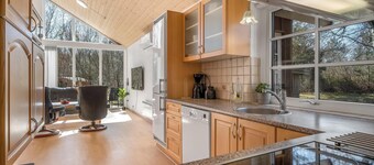 Lovely holiday home with wilderness bath, near the water.