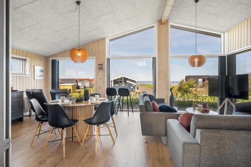 Lovely holiday home with fjord view and wilderness bath
