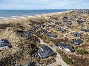 Exterior - Lovely holiday home with activity room 100 meters from the North Sea in Årgab (Hvide Sande)