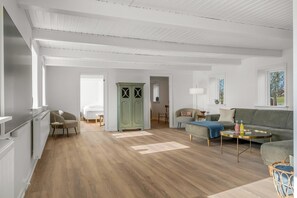 TV, ping pong - Luxury house with outdoor hot tub and activity room, and unique view of Thy. (Hanstholm)