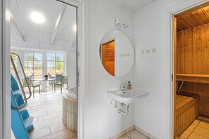 Interior - Large pool house in Husby with sleeping space for 18 people. (Ulfborg)
