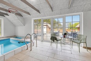 Pool - Large pool house in Husby with sleeping space for 18 people. (Ulfborg)