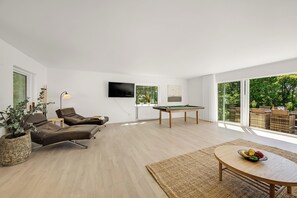 Games room - Lovely holiday home, completely renovated in 2025, in quiet and beautiful. (Sønder Felding)