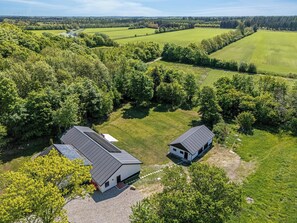 Exterior - Lovely holiday home, completely renovated in 2025, in quiet and beautiful. (Sønder Felding)