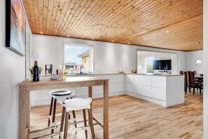 Dining - Lovely holiday home with fenced plot, 300 meters from the North Sea in Thy. (Lildstrand)