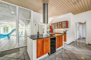 Fridge, microwave, oven, stovetop - Large 18-person pool house with outdoor hot tub, outdoor sauna and enclosed. (Ulfborg)