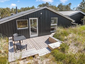 Terrace/patio - Lovely renovated holiday home, with large enclosed terrace, in Vorupør by the. (Thisted)
