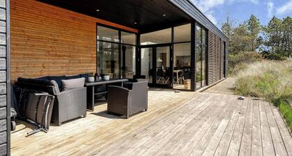 Lovely holiday home with outdoor sauna and wilderness bath, close to Klitmøller.