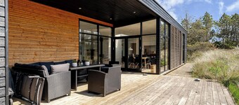 Lovely holiday home with outdoor sauna and wilderness bath, close to Klitmøller.
