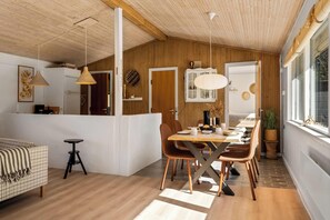 Dining - Cozy holiday home 350 meters from the water in Amtoft. (Vesløs)