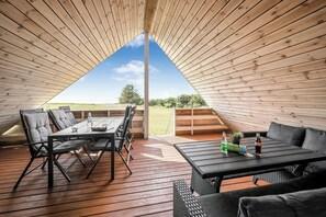 Outdoor dining - Large holiday home on 2 levels, with views of Ringkøbing Fjord and outdoor. (Skjern)