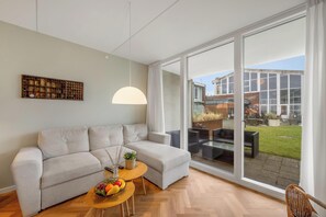 TV - Tasteful holiday apartment in the heart of Søndervig with covered terrace. (Ringkøbing)