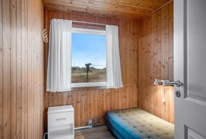 Interior - Lovely holiday home with a large terrace and outdoor hot tub, 500 meters from. (Frøstrup)