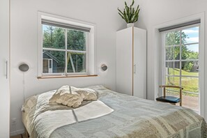 4 bedrooms, free WiFi - Lovely holiday home with hot tub, located in quiet surroundings. (Frøstrup)
