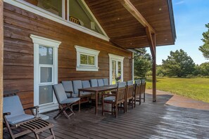 Outdoor dining - Lovely holiday home with hot tub, located in quiet surroundings. (Frøstrup)