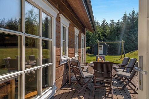 Lovely holiday home with hot tub, located in quiet surroundings.