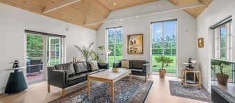 Lovely thatched holiday home with spa and sauna.