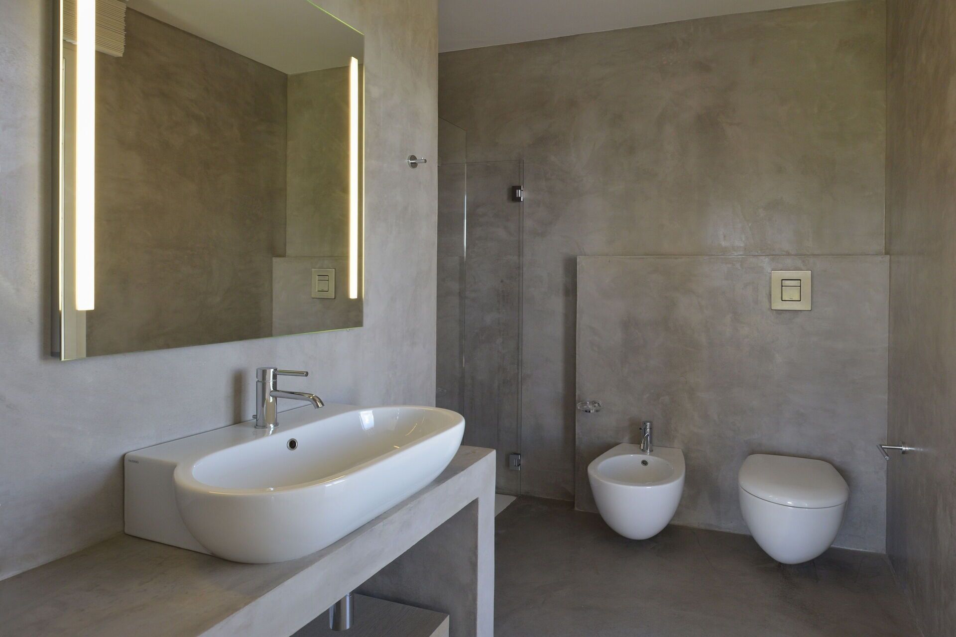 Regadera, secadora de cabello, bidet 