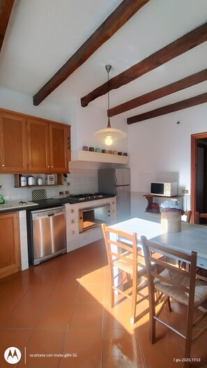 Private kitchen - Apartment 'Casa Le Rocchette' with Sea View, Private Terrace and Wi-Fi (Sestri Levante)
