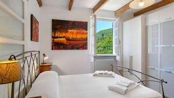 3 bedrooms, WiFi, bed sheets