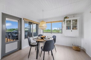 Dining - Lovely holiday home, renovated in 2025, located only 800 meters from the North. (Nr. Lyngvig)