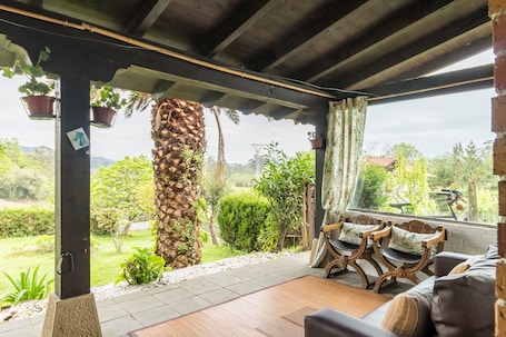 Terrace/patio. Apartment 'Kety 2' with Mountain Views, Private Terrace and Wi-Fi