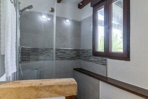 Bathroom - Apartment 'Kety 2' with Mountain Views, Private Terrace and Wi-Fi (Cantabria)
