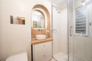 Shower, bidet, towels, shampoo - ELITE COLLECTION- MAISON NOIR (Naples)