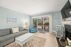 Living area - Charming 2BR/2BA Ground Floor Condo – Hidden Gem! (Rehoboth Beach)