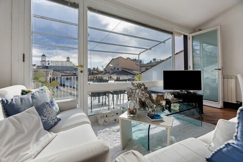 ‘Chiavari Elegante’ Apartment with Private Terrace, Balcony and Air Conditioning