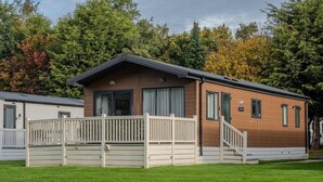 A single-story mobile home with a front deck, a staircase, and a small porch. - Beck Lodge with Hot tub (Allerthorpe)
