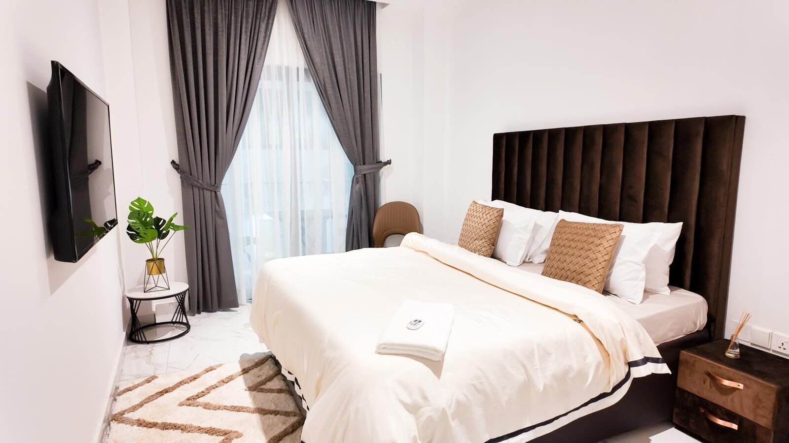 Luksushuoneisto, 2 makuuhuonetta, tupakointi kielletty, kaupunkinäköala