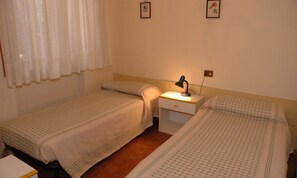 2 bedrooms - Villa With a Large Fenced Garden (Lignano Sabbiadoro)