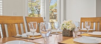 The Winking Turtle – Your Shell-tered Beach Escape! Sleeps 10!