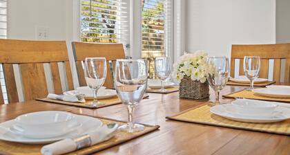 The Winking Turtle – Your Shell-tered Beach Escape! Sleeps 10!