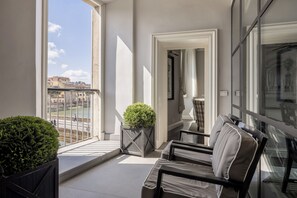 Appartement Luxe, vue fleuve | Terrasse/Patio