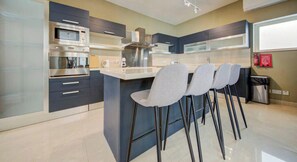 Fridge, microwave, oven, stovetop - Spacious 3BR Penthouse w/ Roof Terrace Sliema (Sliema)