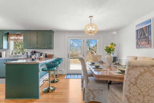 "Cape Cod Retreat · Falmouth, Firepit, Beaches"