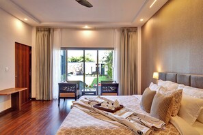 Luxury-Villa, Balkon, Gartenblick