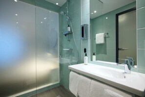 Soap, shampoo, toilet paper - Premier Inn Freiburg City Nord (Freiburg im Breisgau)