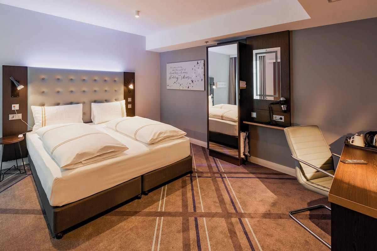 Double Room, Roll-in Shower