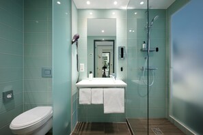 Soap, shampoo, toilet paper - Premier Inn Freiburg City Nord (Freiburg im Breisgau)