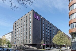 A modern hotel building with a prominent Premier Inn sign, multiple floors, and a parking area visible in the foreground. - Premier Inn Hamburg City Berliner Tor (Hamburg)