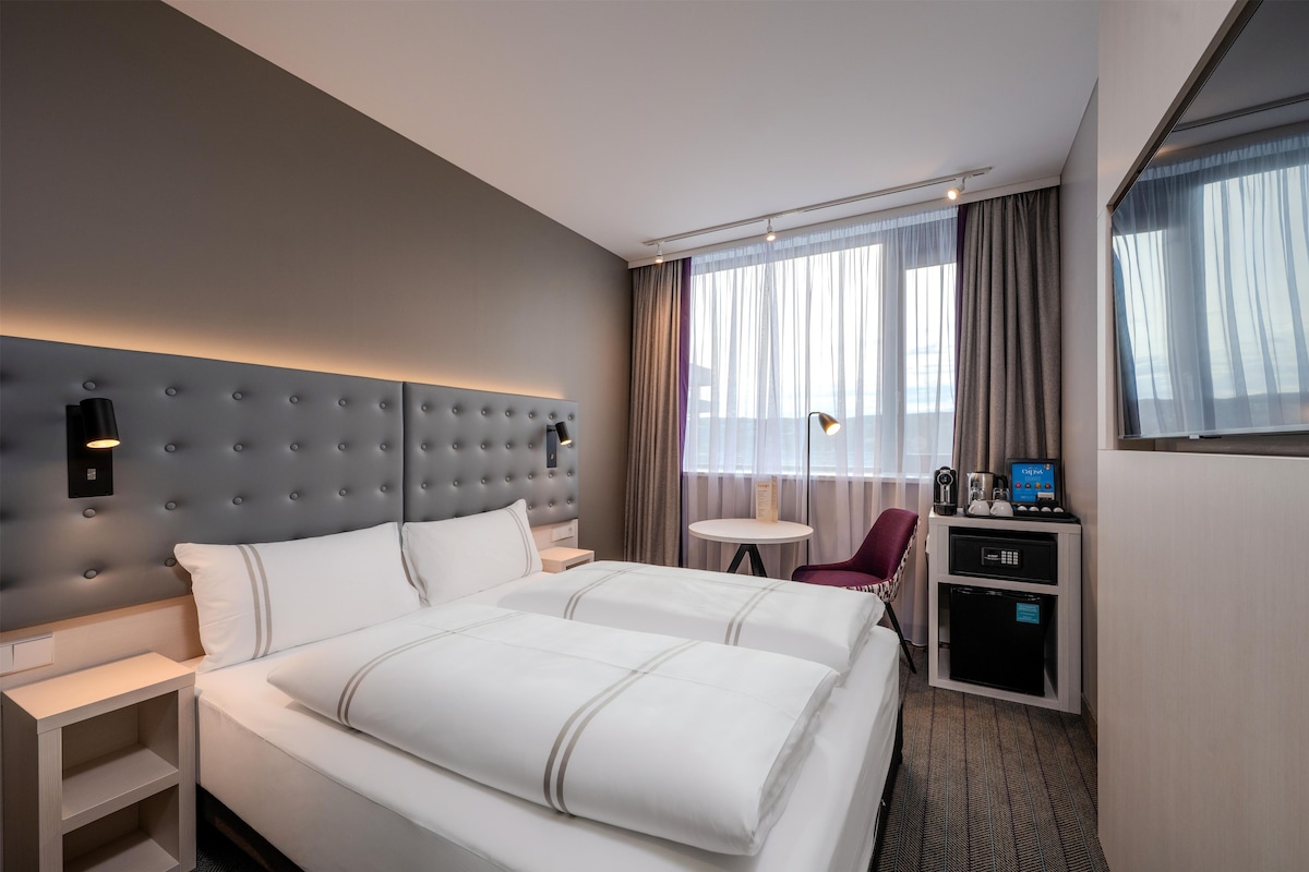 Superior Double Room | Premium bedding, WiFi (free), bed sheets