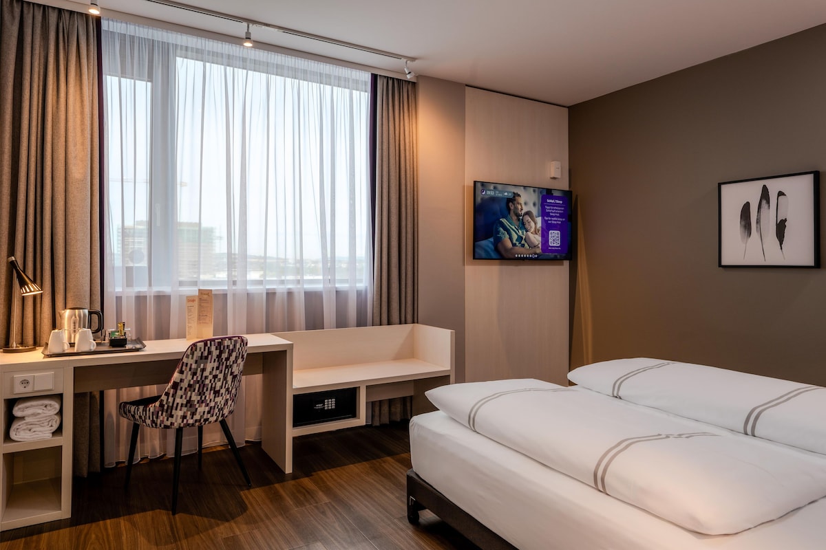 Standard Double or Twin Room (Barrier Free Room) | Peralatan tempat tidur premium, Wi-fi percuma, cadar katil